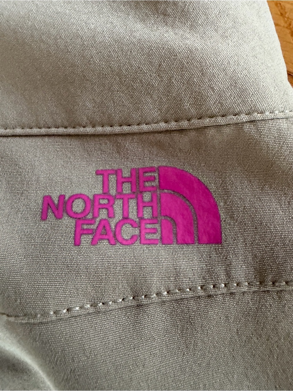 The North Face Women’s Sz. 4 Hiking Walking Shorts. Pockets. Snap & Zipper - Picture 2 of 13